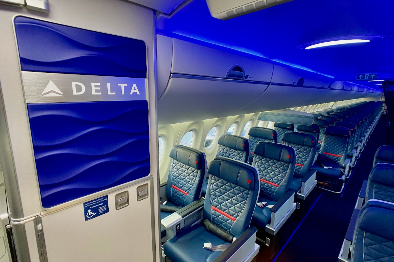 You are currently viewing Points of View: Which credit card should you use for Delta Air Lines flights?