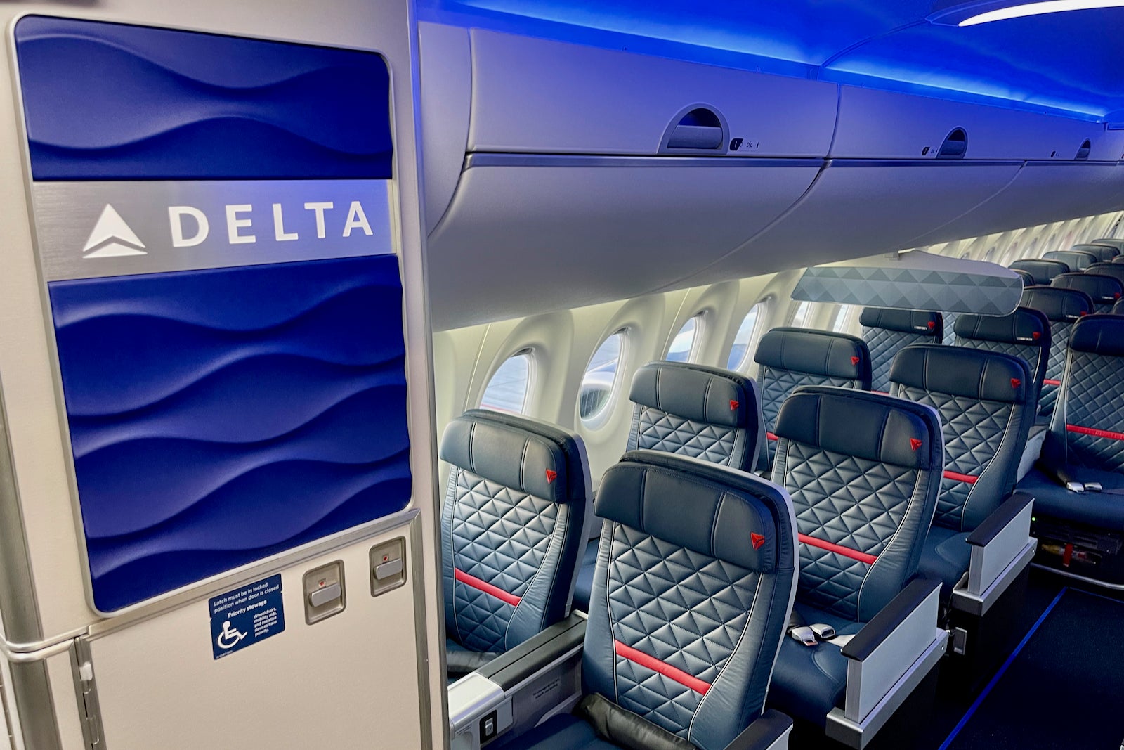 You are currently viewing Delta Air Lines to add 12 more flyer-friendly Airbus A220s