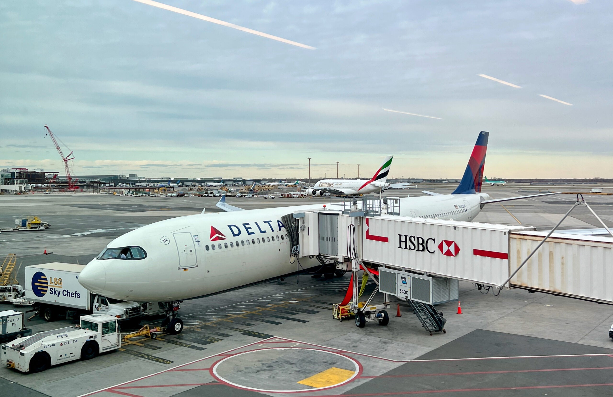 You are currently viewing Benefits galore: Why the Delta Reserve Amex is my favorite cobranded credit card