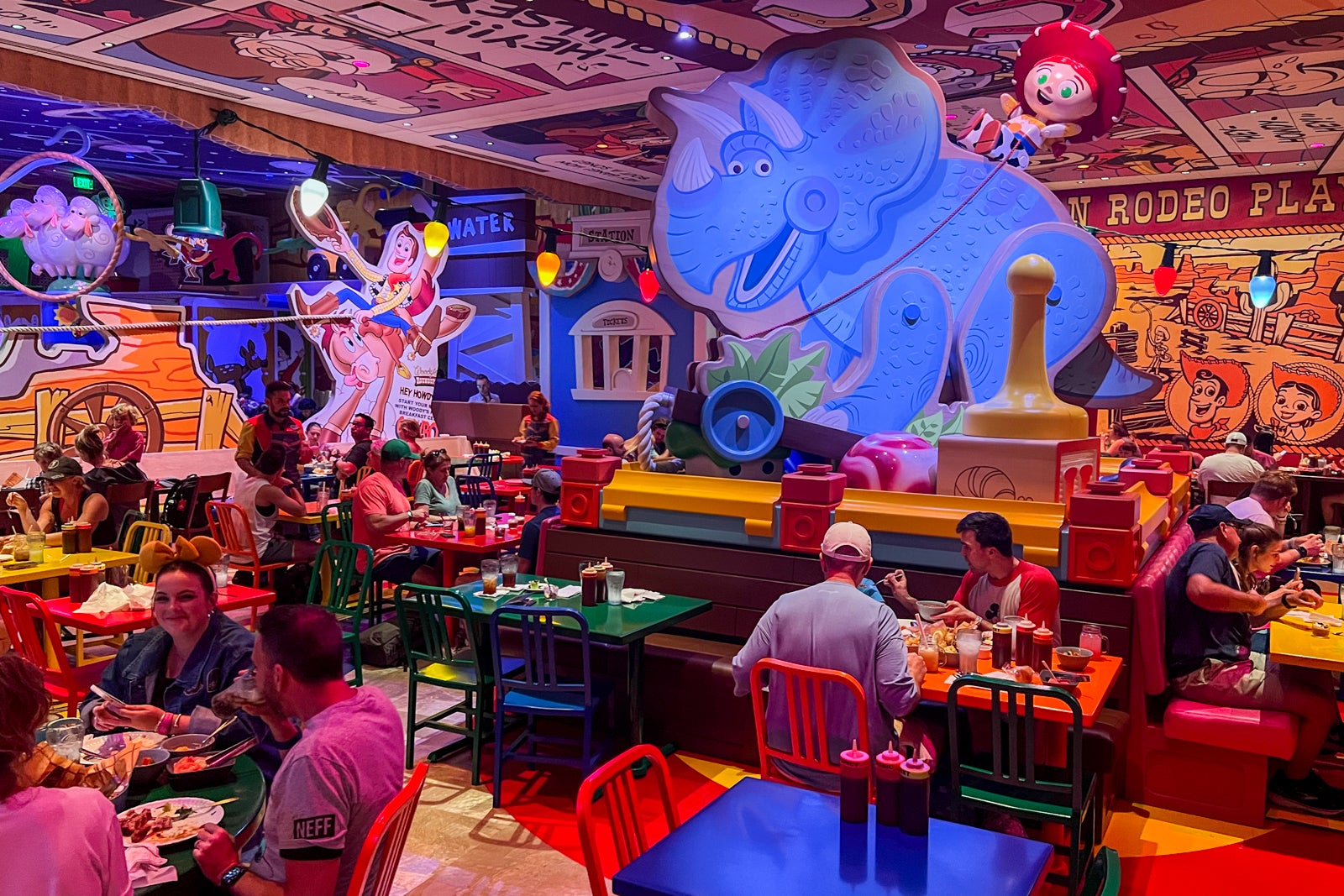 You are currently viewing The Disney Dining Plan is returning, but is it worth it?