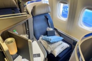 Read more about the article Your guide to United Airlines lifetime elite status