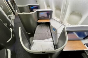 Read more about the article How to use American Airlines systemwide upgrades