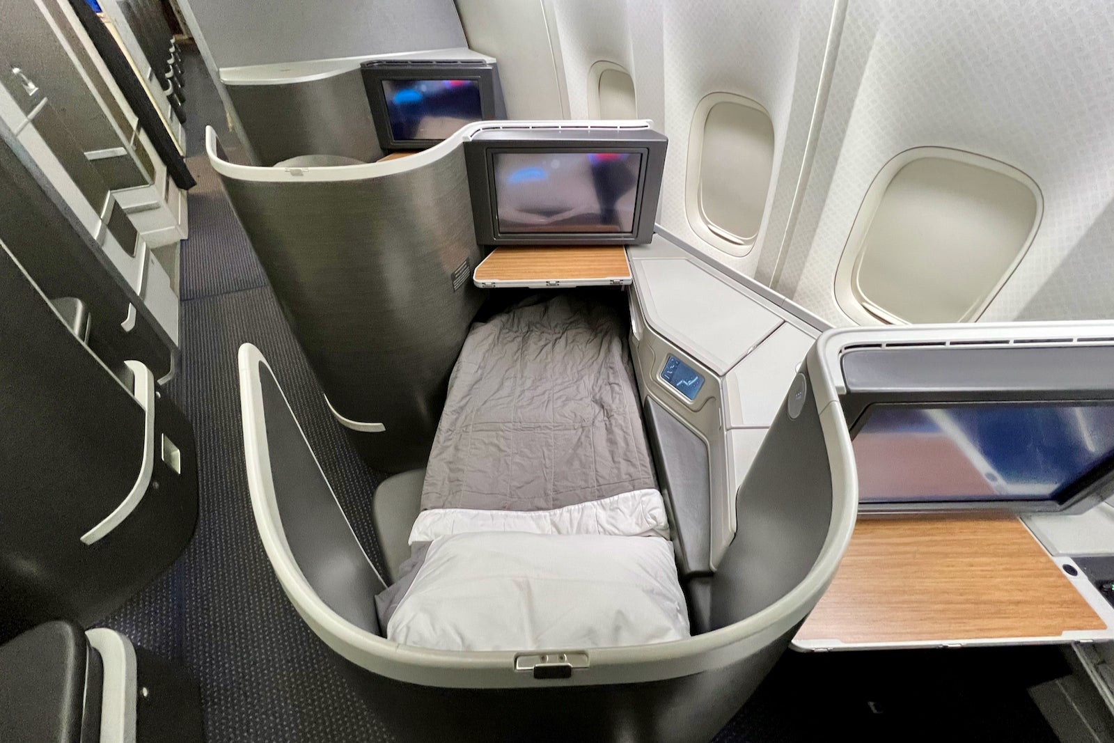 You are currently viewing How to use American Airlines systemwide upgrades