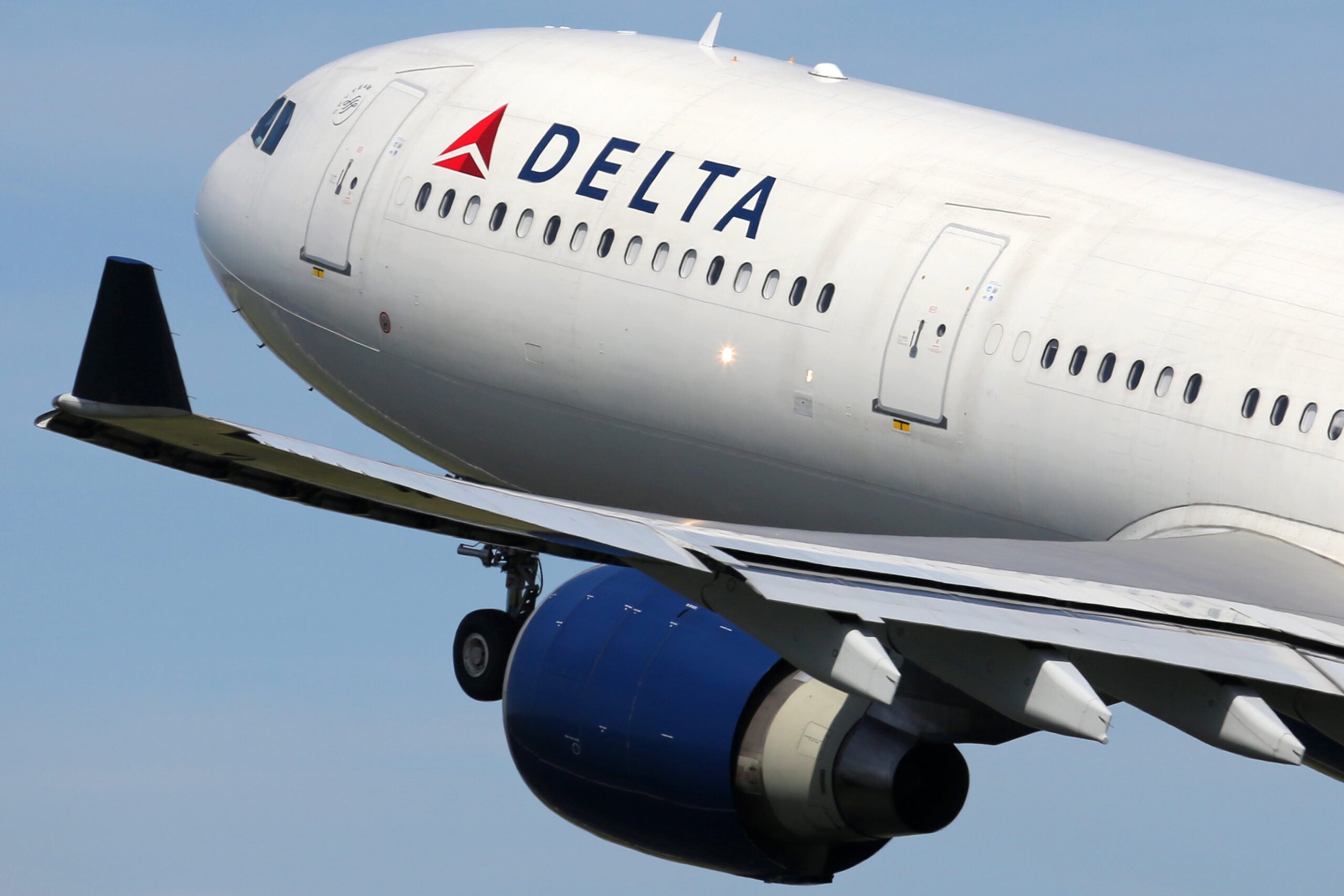 You are currently viewing 17 easy ways to earn more Delta SkyMiles in 2023