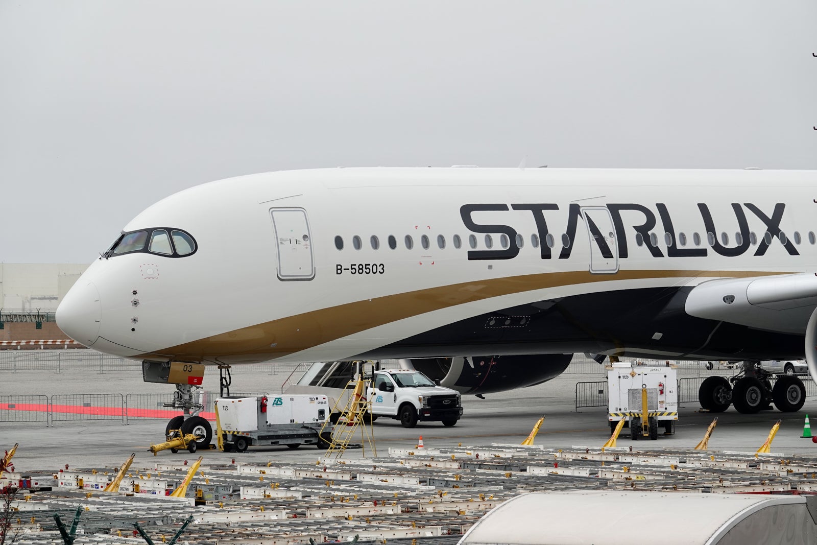 You are currently viewing Less than 24 hours later, Alaska awards for Starlux business class increase by 175%