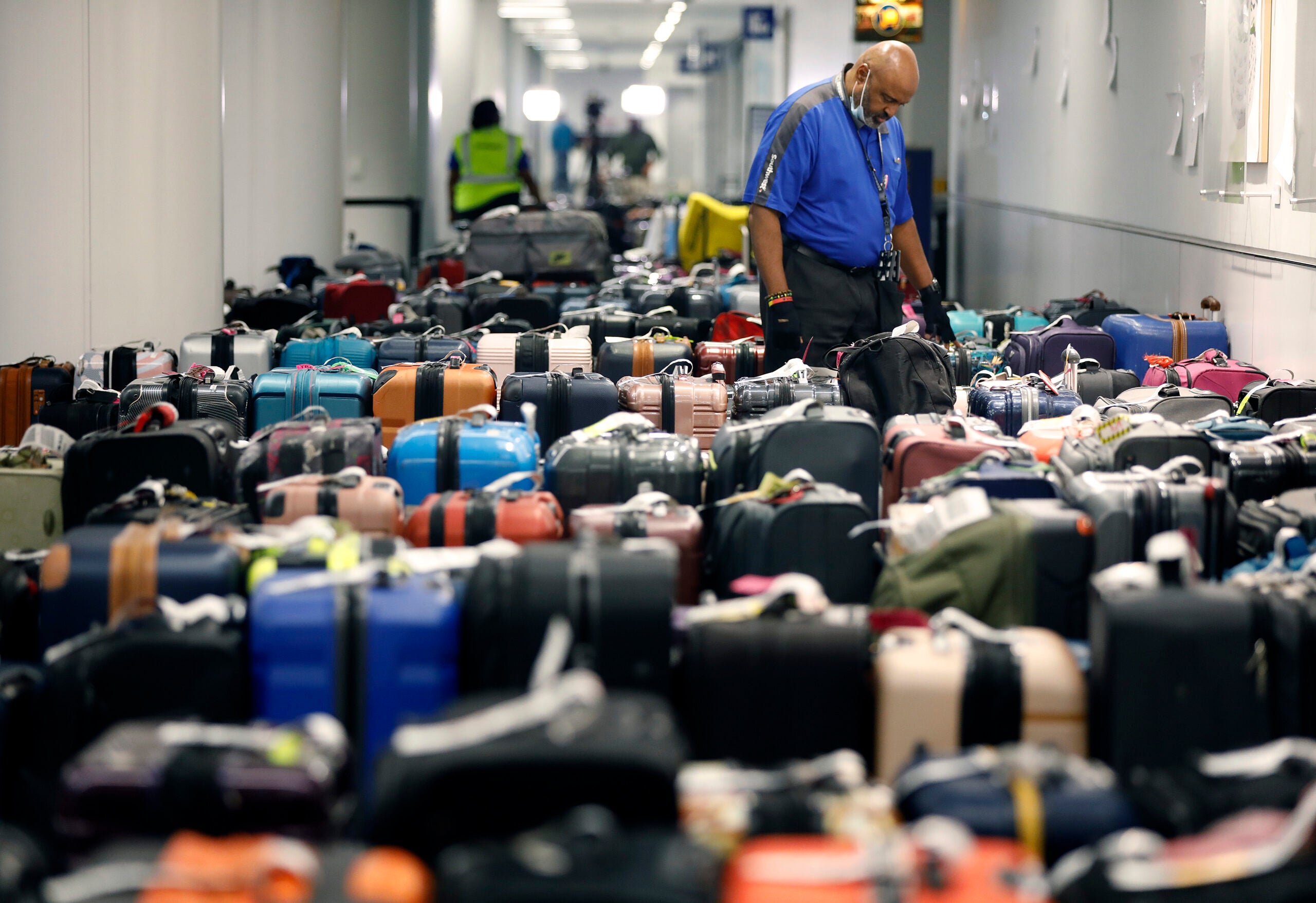 You are currently viewing Apple AirTag 4-pack on sale now for Prime Day — save on tracking your luggage