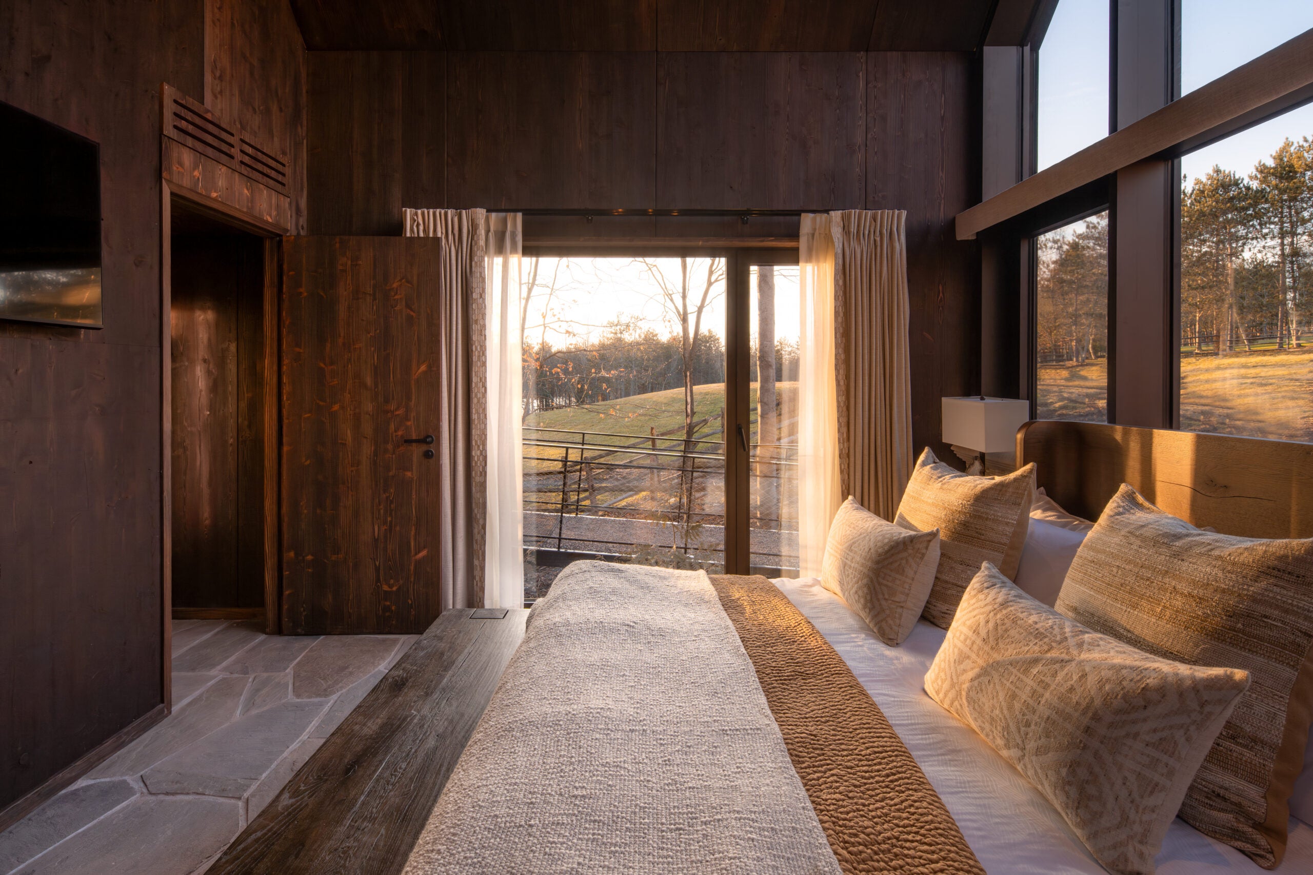 Read more about the article Earn World of Hyatt points by staying in these glam New York treehouses