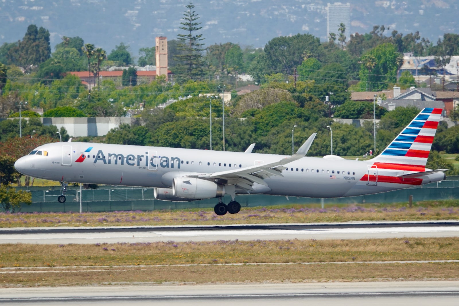 You are currently viewing American Airlines baggage fees and how to avoid paying them