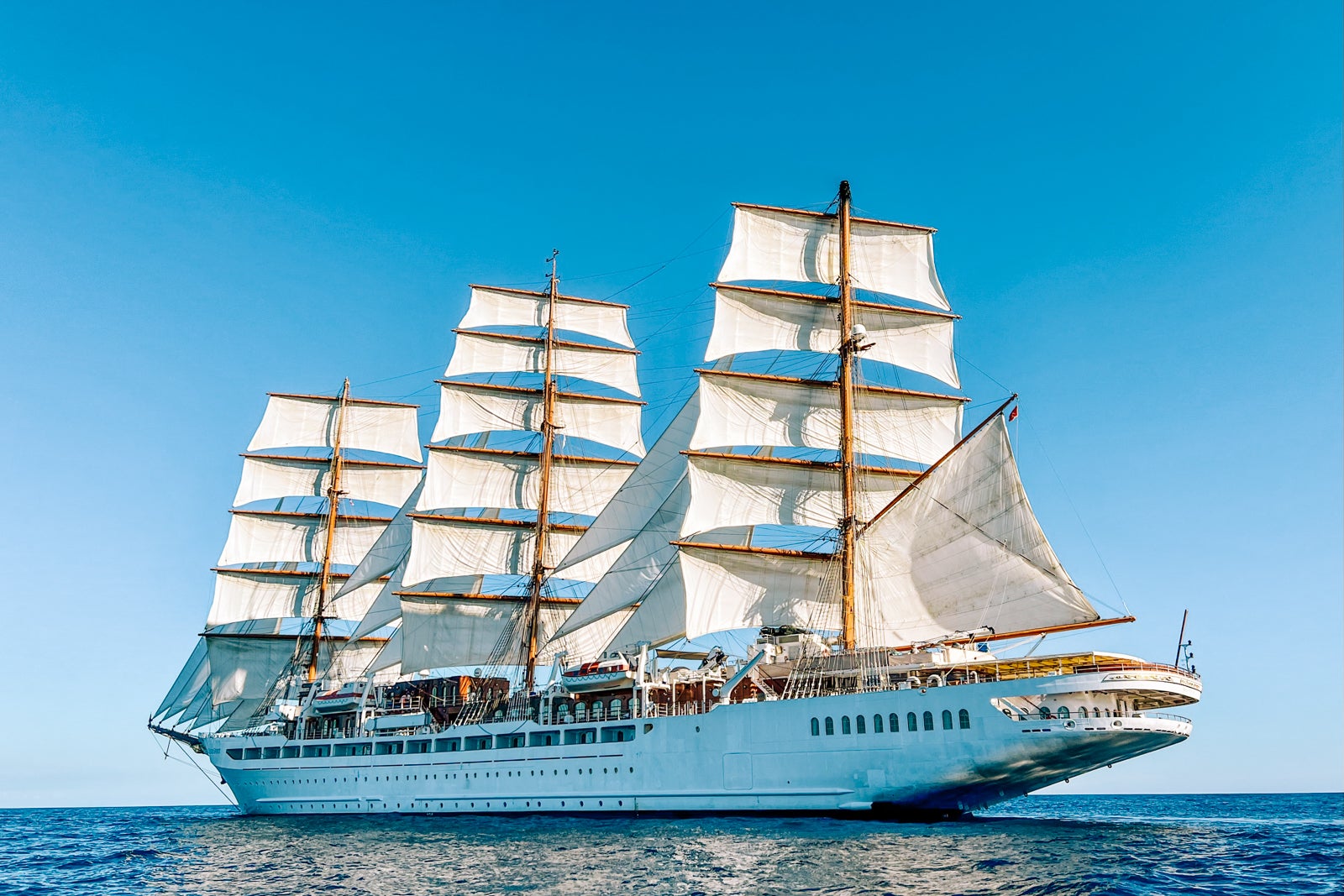 You are currently viewing These 3 lesser-known cruise lines offer amazing voyages on sail-powered ships