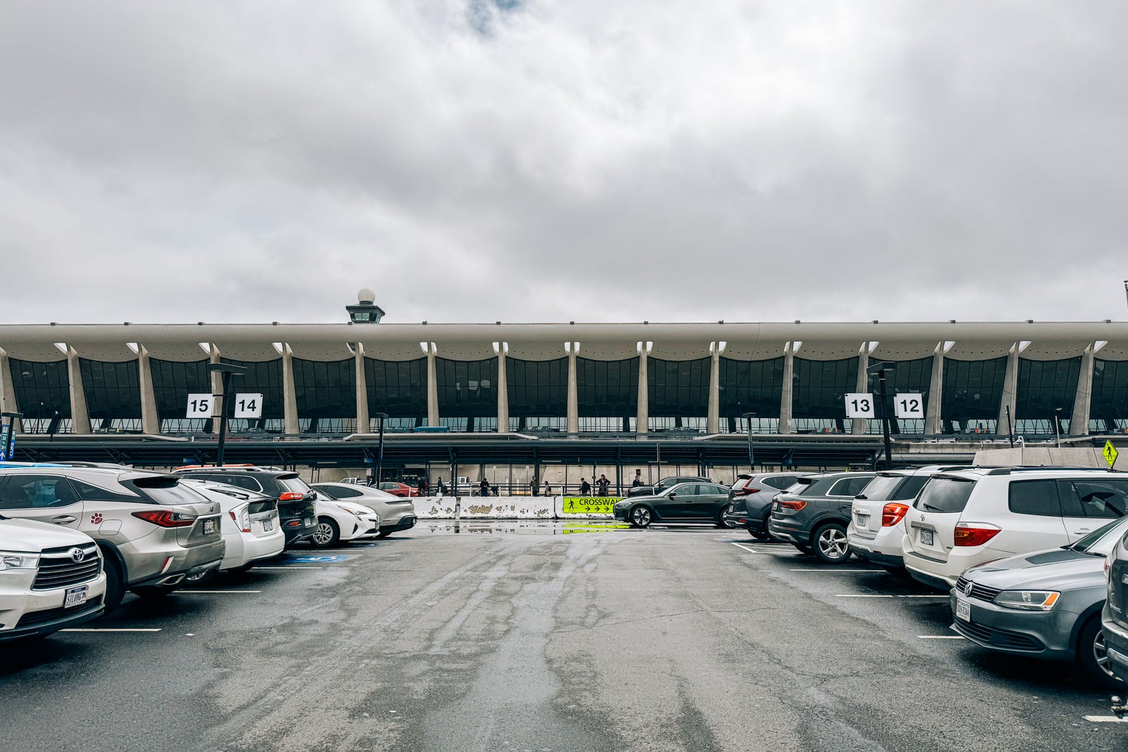 You are currently viewing Love ‘em or hate ‘em, Dulles’ iconic mobile lounges are getting a major face-lift — and a second life