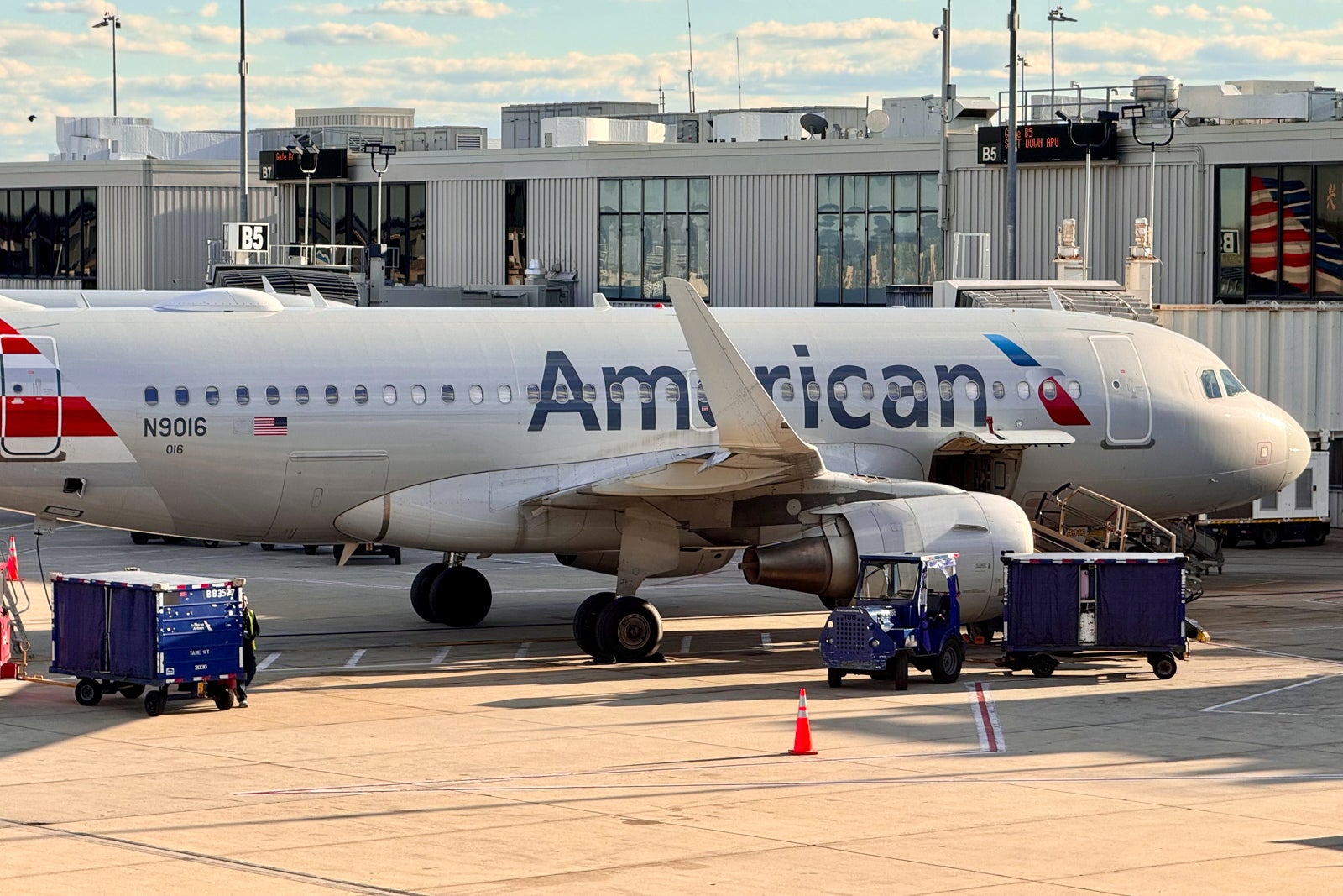 You are currently viewing Alaska Mileage Plan elites won’t receive American Airlines systemwide upgrade certificates in 2025