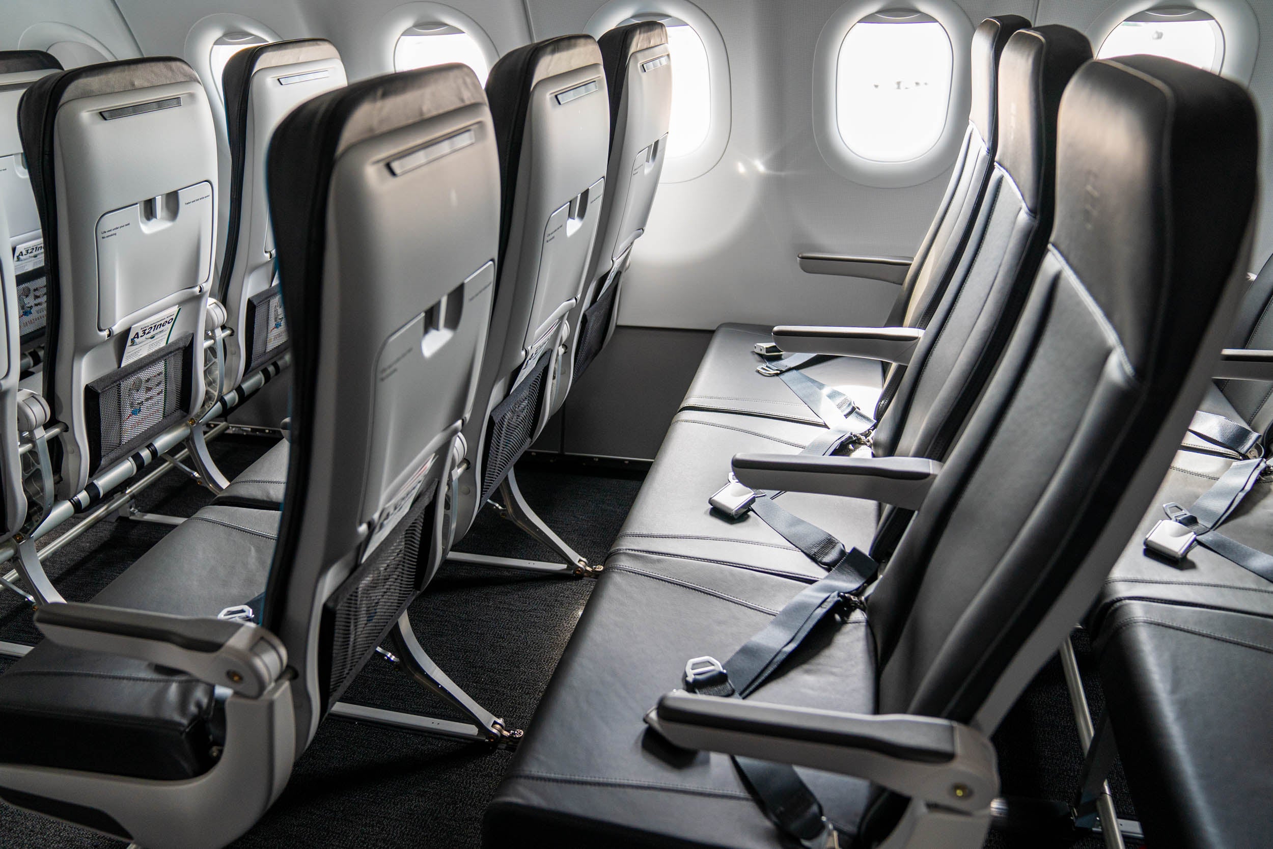 Read more about the article Budget airline survival guide: Avoid fees and enjoy your flight