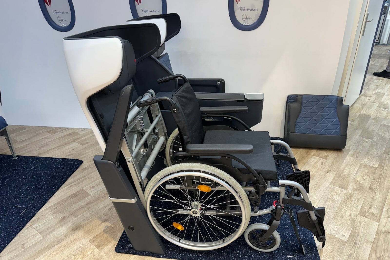 You are currently viewing Delta demonstrates new seat concept, larger lavatory for passengers who use wheelchairs