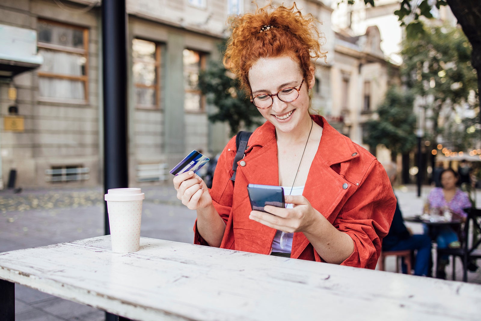 You are currently viewing Why every solo female traveler needs a card with travel insurance