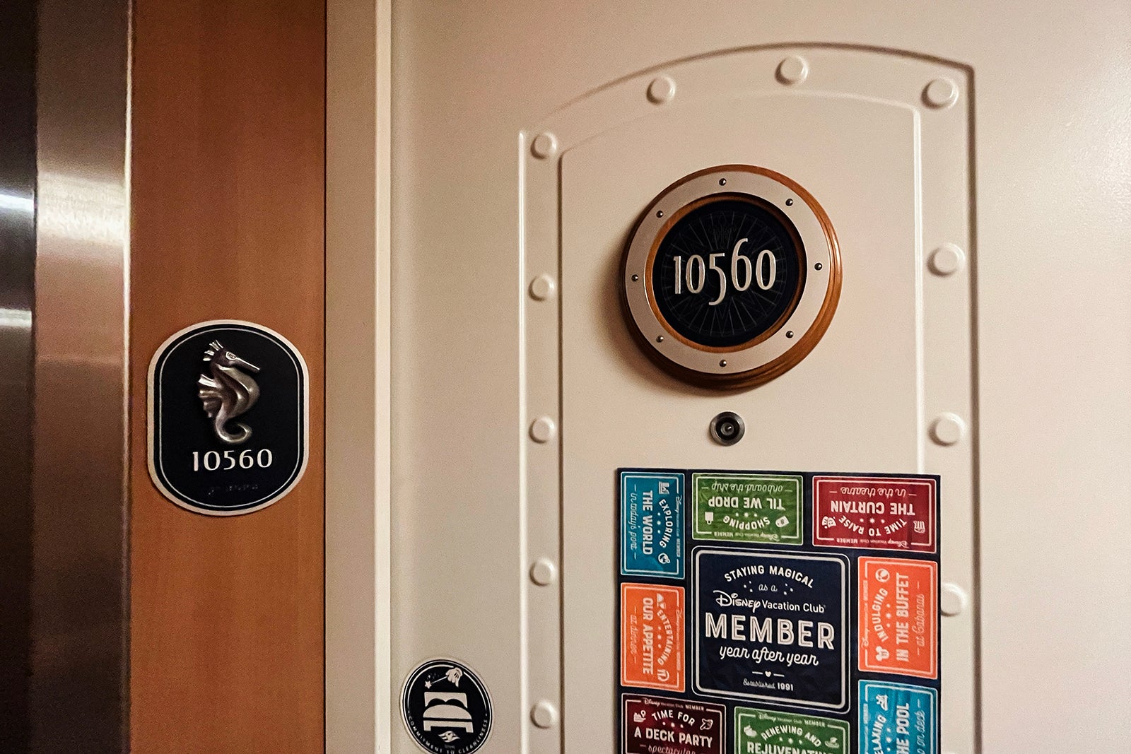 Read more about the article Door decorations on cruises: How to get creative in your cabin corridor