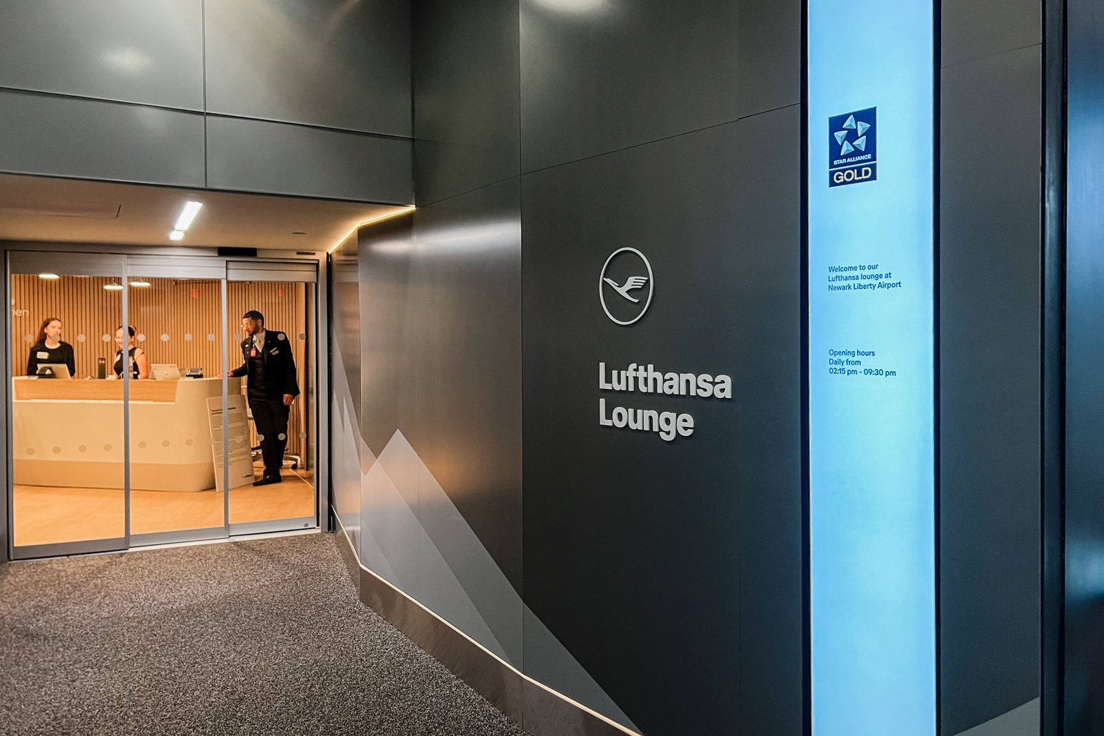 You are currently viewing Remade and remodeled: First look at Lufthansa’s shiny new lounge at Newark Liberty