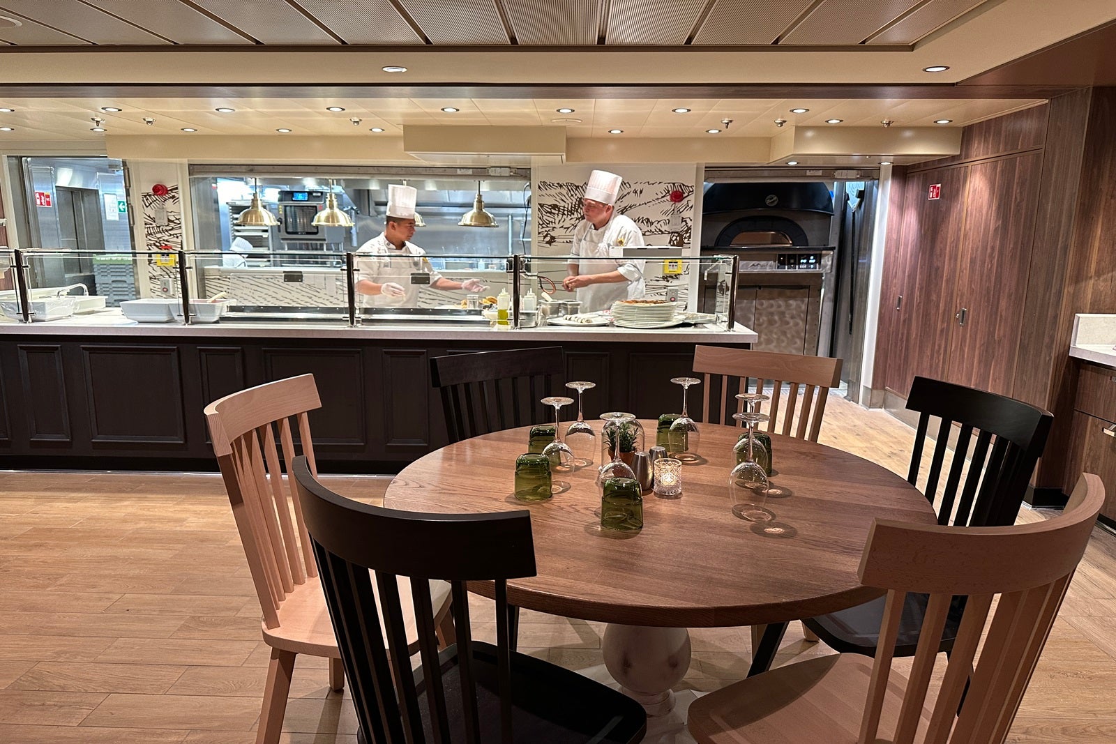 You are currently viewing A guide to Giovanni’s Italian Kitchen on Royal Caribbean cruise ships (with menus)