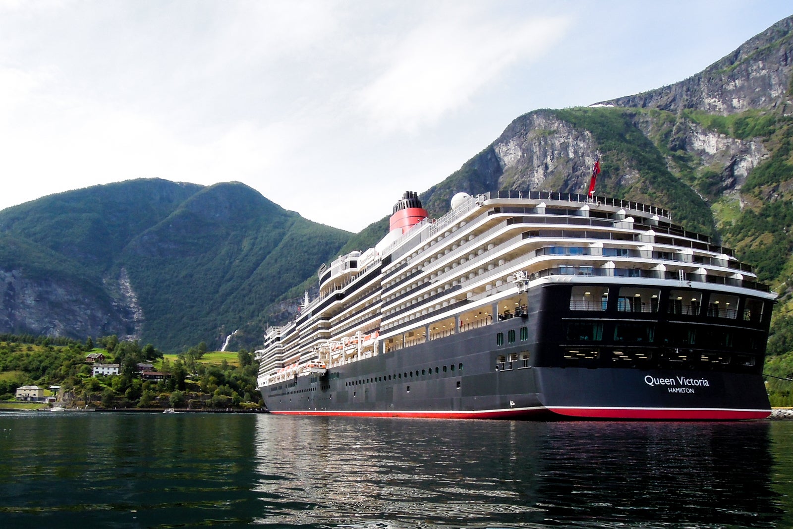 You are currently viewing Cunard’s World Club cruise loyalty program: Everything you need to know