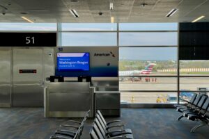 Read more about the article American expands boarding group enforcement tech to over 100 US airports