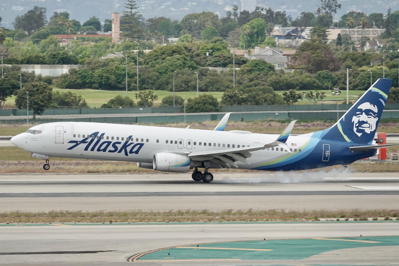 You are currently viewing Alaska Airlines makeover: Asia flights coming to Seattle hub, premium credit card and more