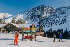Read more about the article 8 must-visit North American resorts for spring skiing in 2025