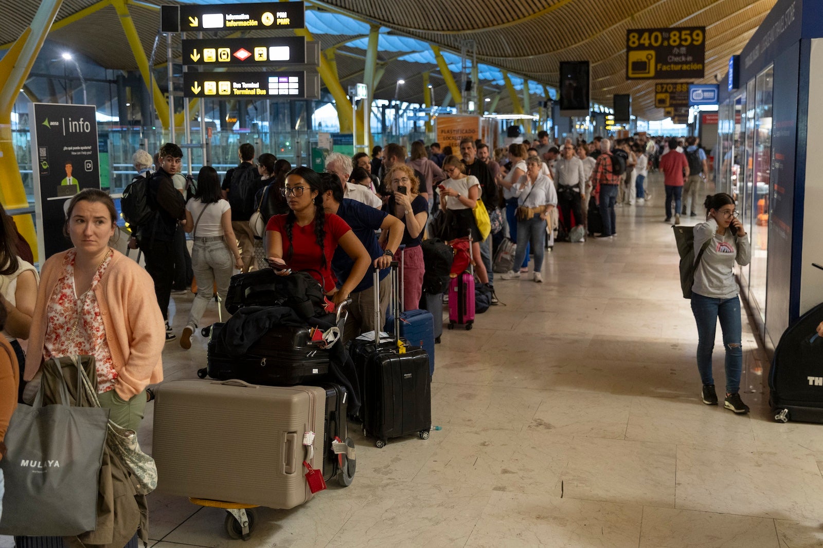 You are currently viewing Blackouts, strikes and ground stops: What to do if you’re traveling this week and how to be prepared on your next trip
