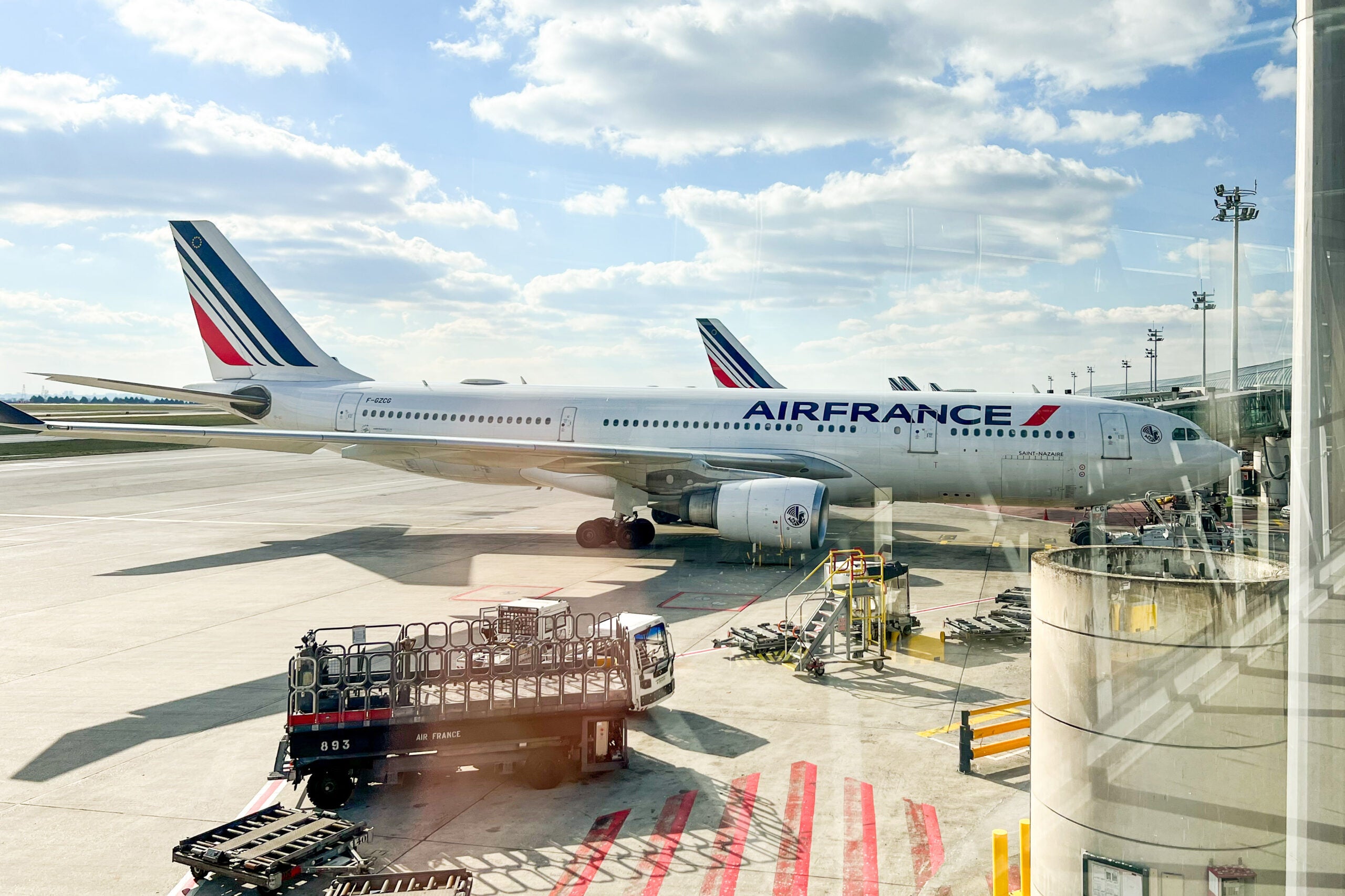 You are currently viewing Summer travel checklist: 12 things to do now to make your trip great