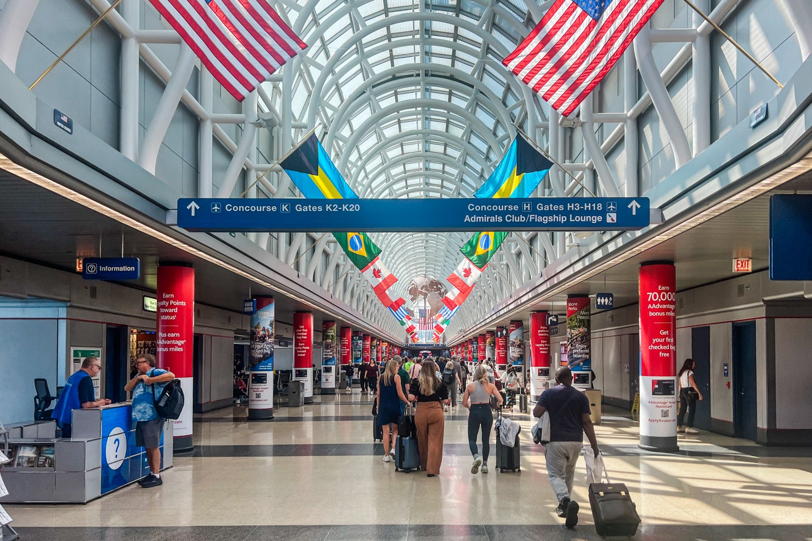 You are currently viewing American adds 7 new O’Hare routes in battle for Chicago with United