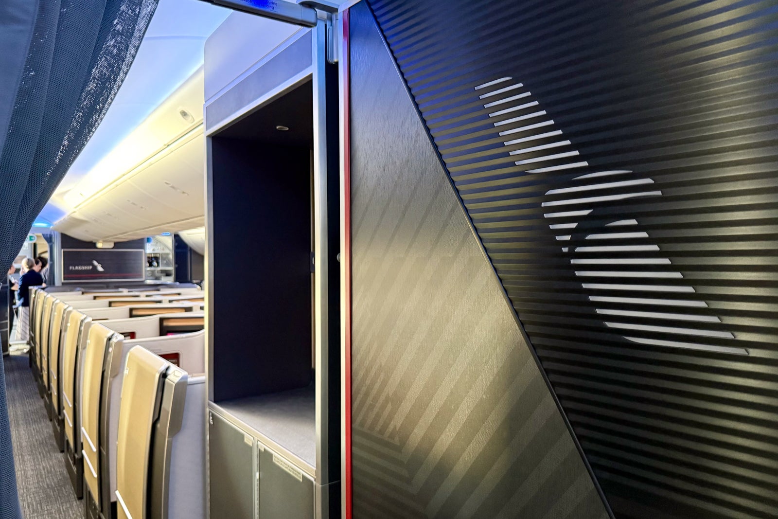 You are currently viewing First look: Inside American’s all-new Boeing 787 Dreamliner with Flagship Suite seats and more