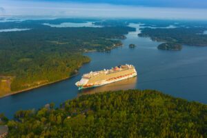 Read more about the article Norwegian Cruise Line vs. Carnival Cruise Line: Battle of the big-ship brands