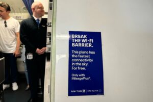 Read more about the article Exclusive: United shuts down Starlink Wi-Fi on regional jets