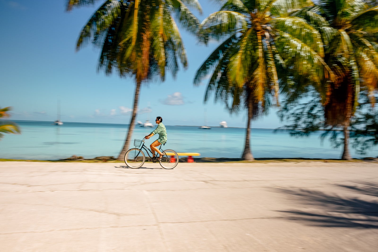 You are currently viewing Chase Sapphire Reserve vs. Amex Gold: A top luxury travel card against a top foodie card