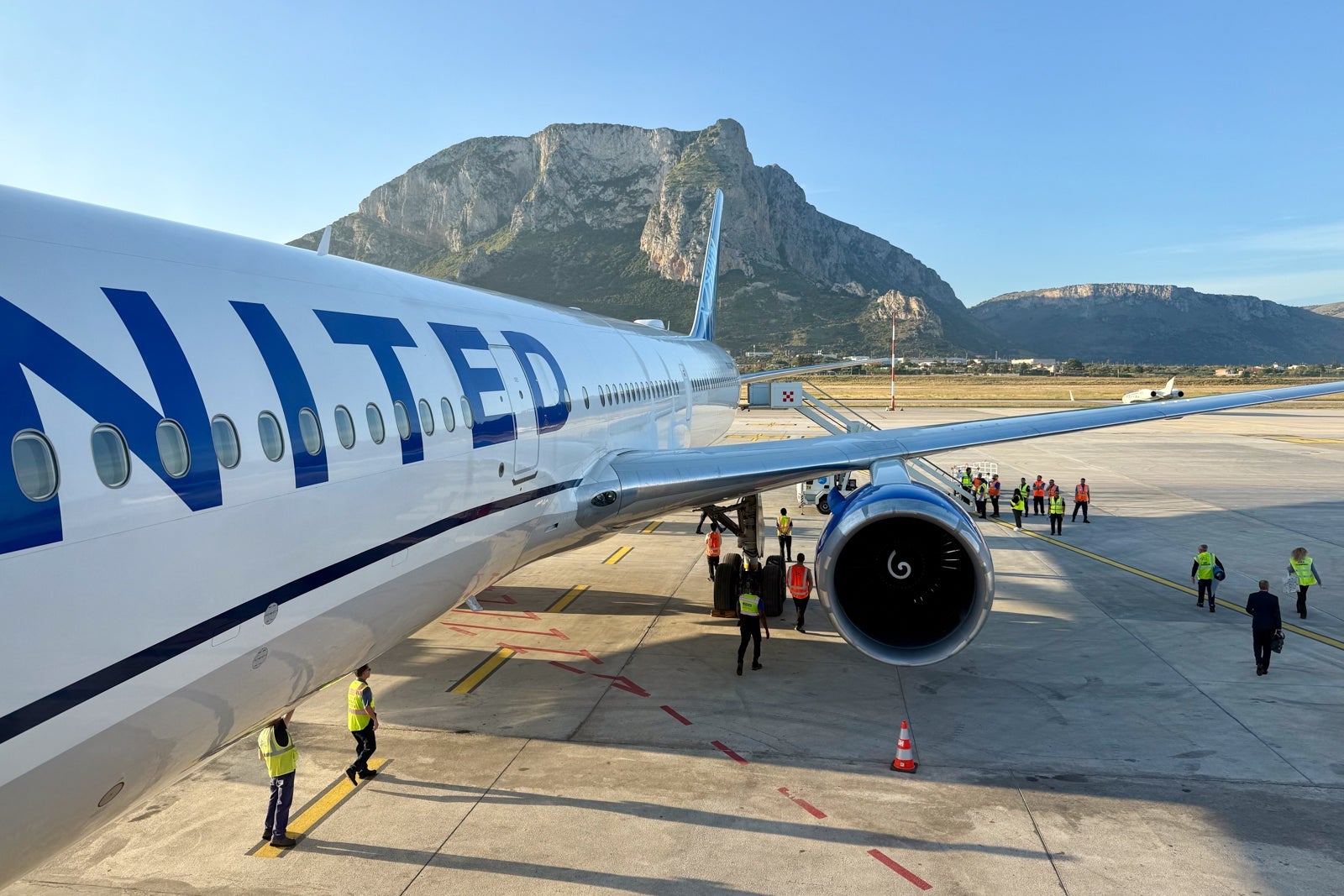 You are currently viewing Love premium economy? You’re not alone. United wants more comfy recliner seats for its planes