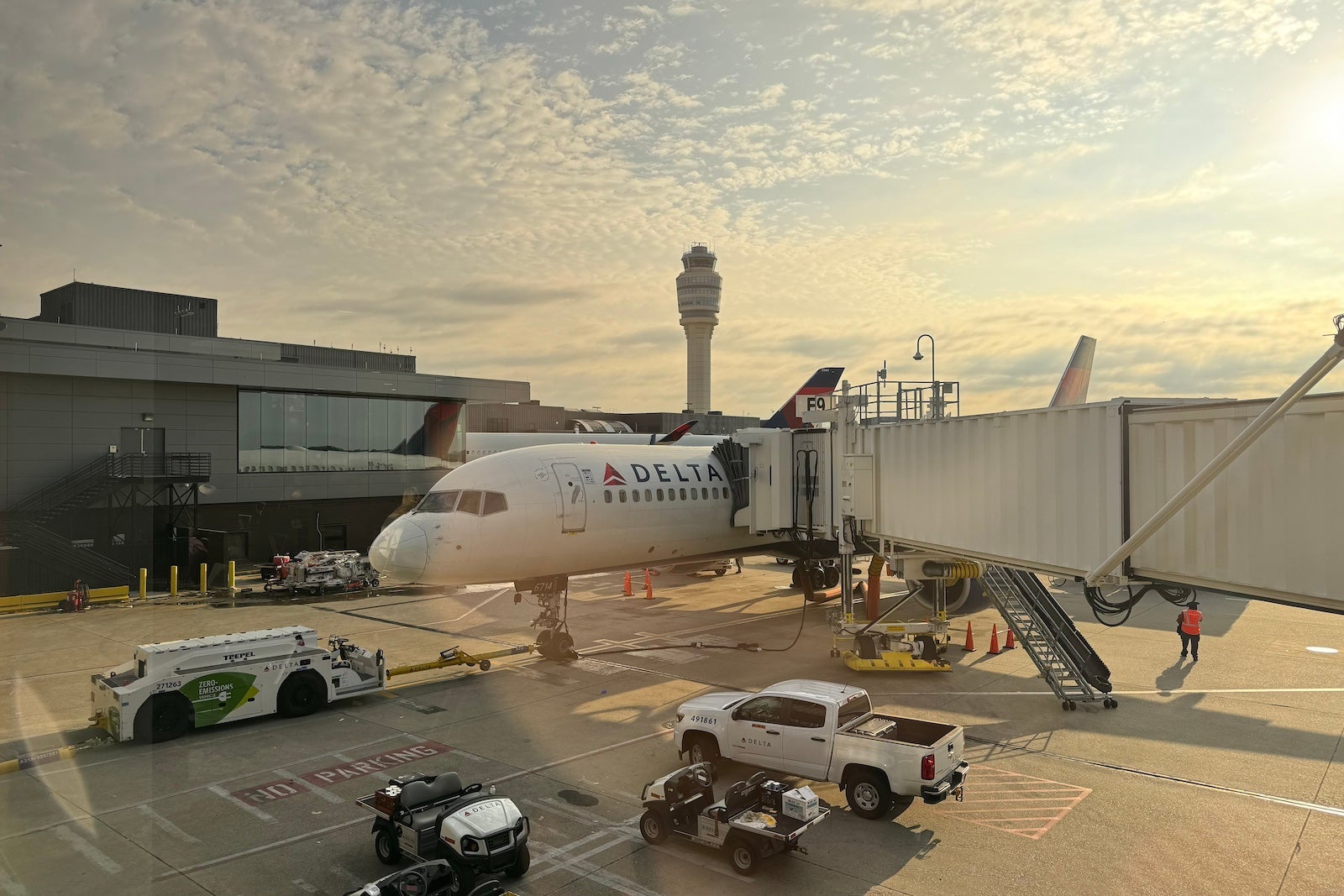 You are currently viewing ‘Not appropriate’: American Airlines CEO slams competitors using AI on flight pricing