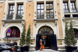 Read more about the article Inside look: This new points hotel in Paris offers Eiffel Tower views and luxurious accommodations from 110,000 Hilton points