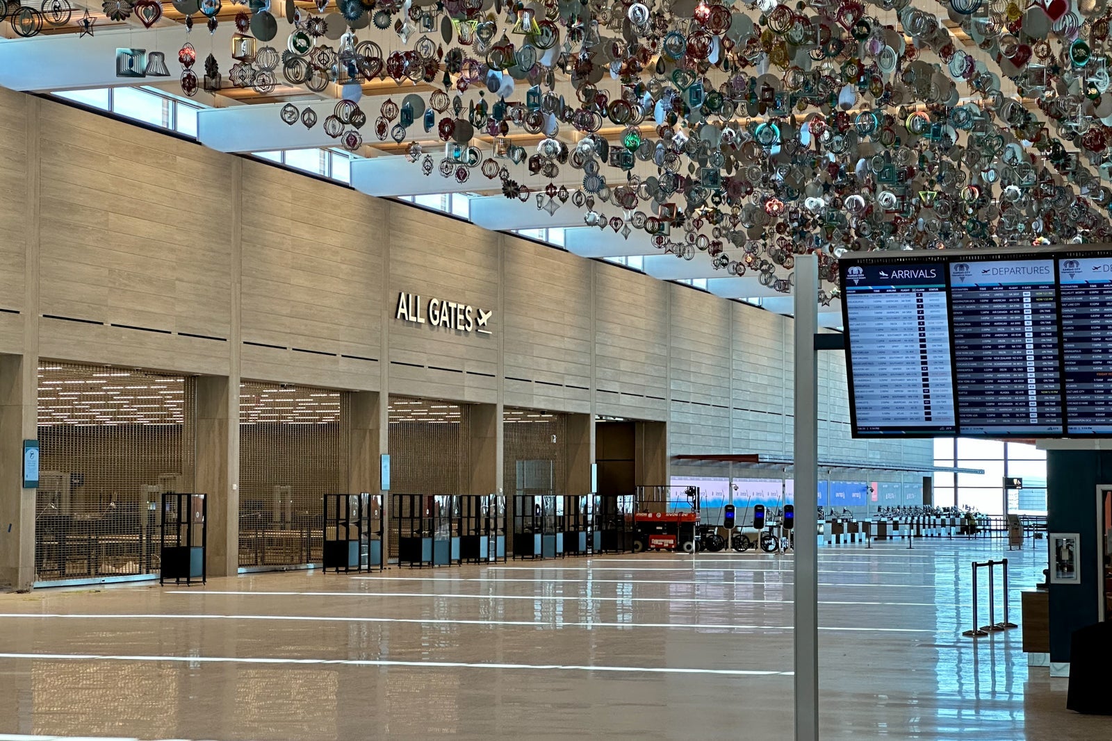 You are currently viewing Which airports will welcome you into the terminal without a plane ticket?