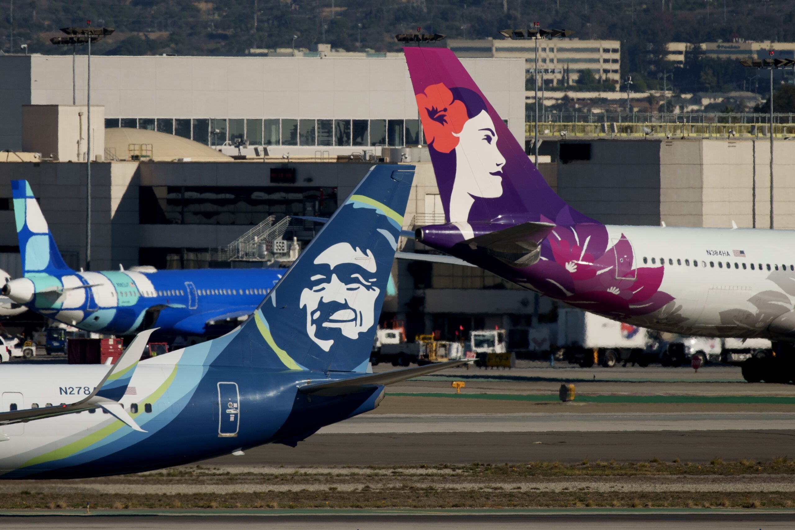 You are currently viewing Alaska Airlines and Hawaiian Airlines unveil much-anticipated joint loyalty program: Atmos Rewards