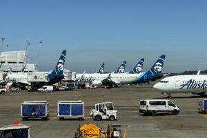 Read more about the article Alaska Airlines to outfit entire fleet with fast, free Starlink Wi-Fi service