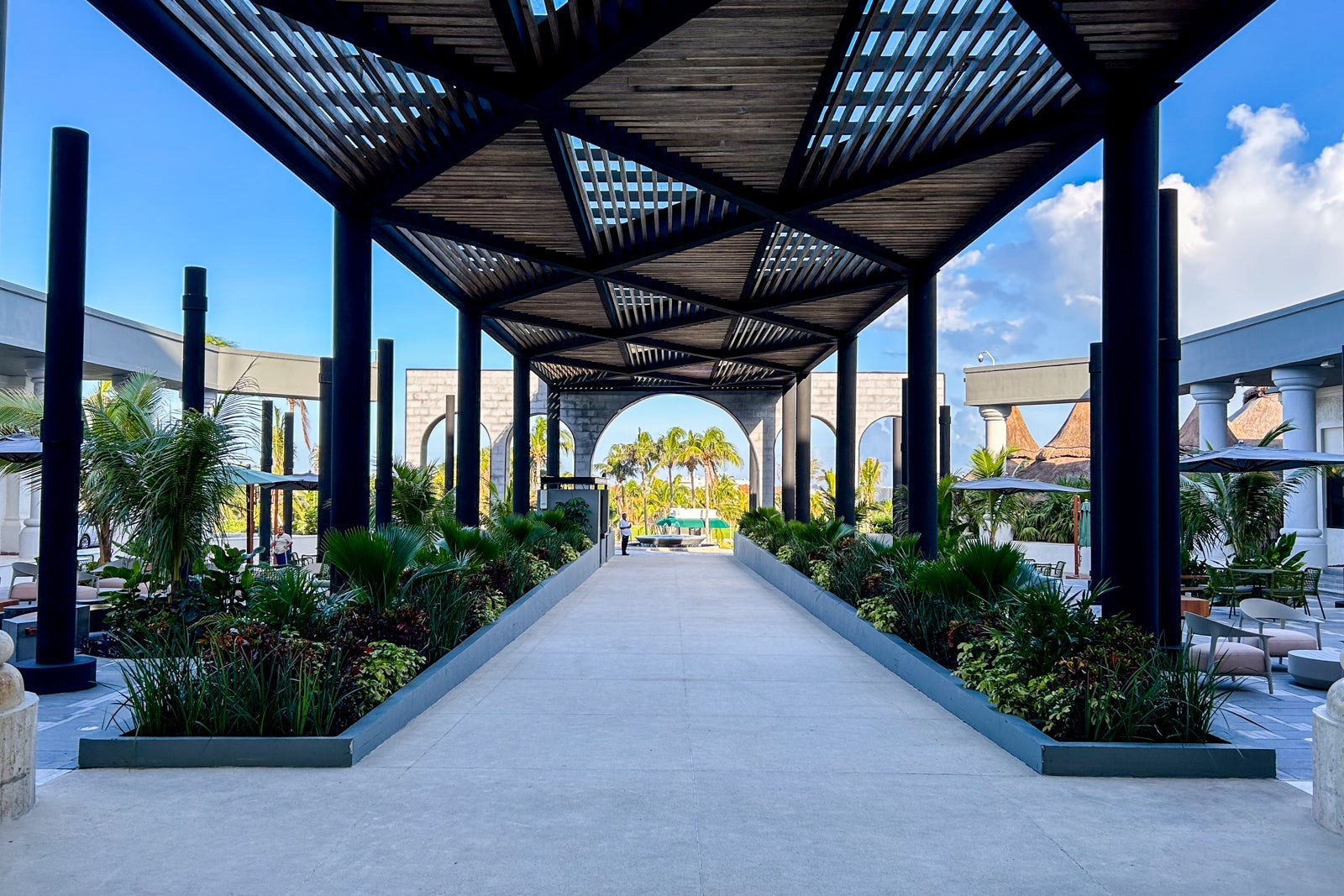 You are currently viewing Devaluations and lost benefits: 4 frustrating hotel loyalty program trends that are likely to continue