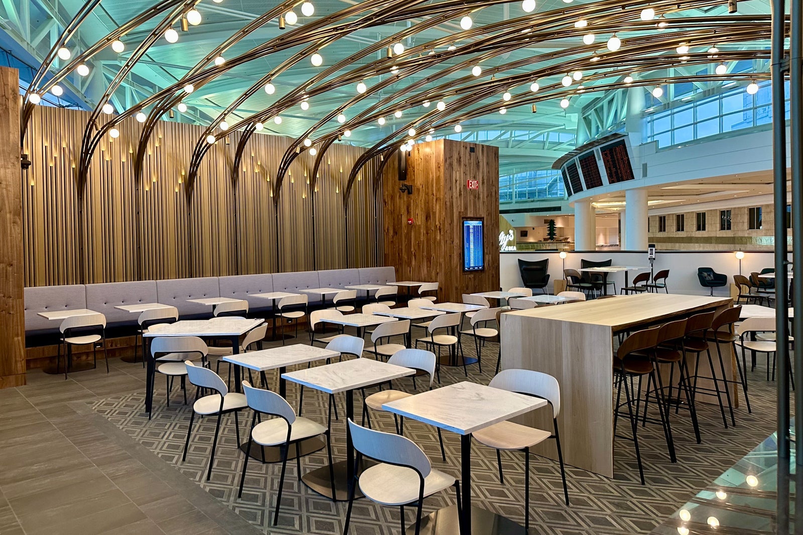 You are currently viewing A guide to lounge access with the Amex Platinum and Business Platinum