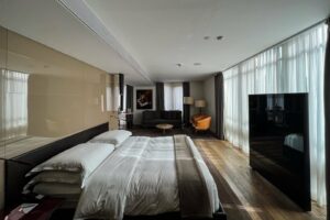 Read more about the article Battle of the mid-tier hotel cards: Which card outshines the others?