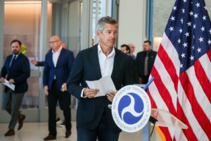 Read more about the article Flight delays and route cuts could be coming as shutdown persists, callouts start