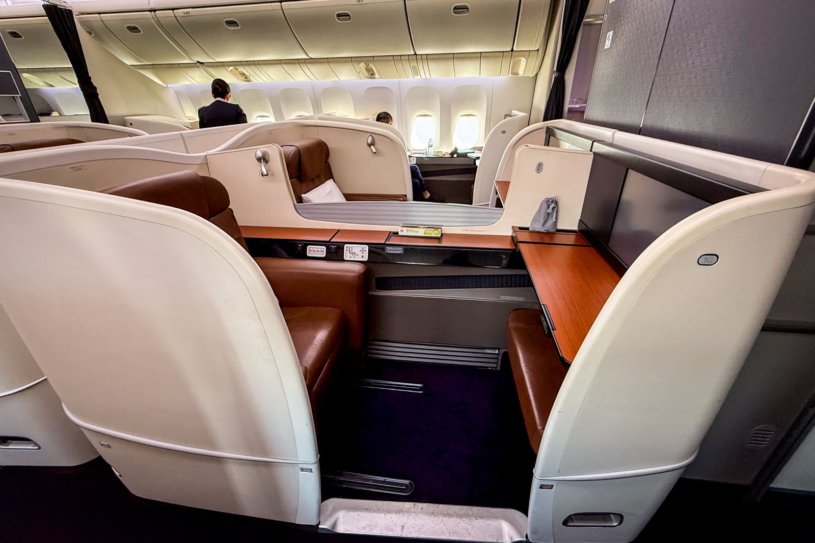 Read more about the article What is was like flying Japan Airlines first class and how I booked it for just 80K American Airlines AAdvantage miles