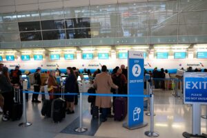 Read more about the article Flight cancellations top 14,000 (and counting) into Monday as major winter storm hits US