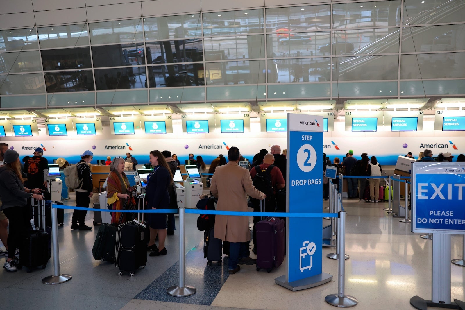 Read more about the article Flight cancellations top 14,000 (and counting) into Monday as major winter storm hits US