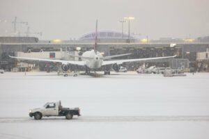 Read more about the article Airlines issue travel waivers ahead of major winter storm, expected travel woes