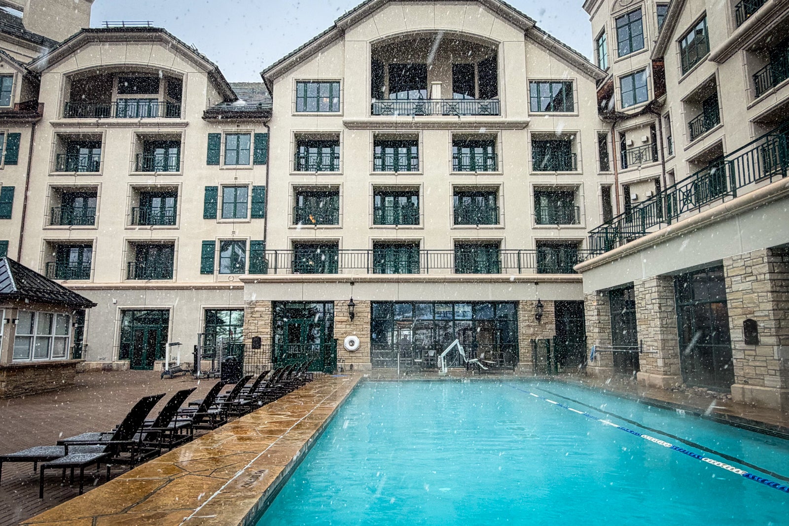 You are currently viewing This iconic ski-in, ski-out points hotel in Colorado just refreshed its rooms. We took a look inside