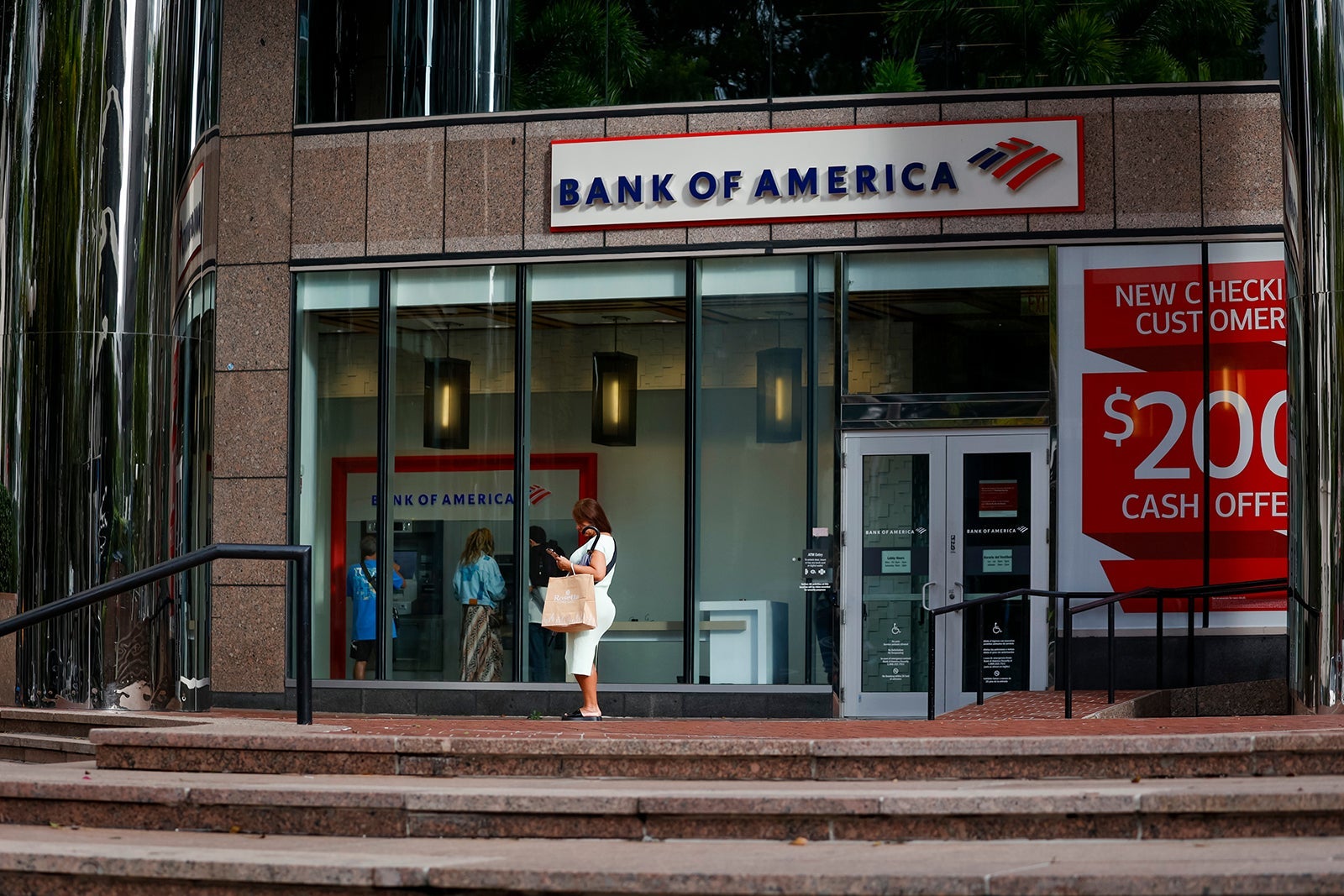 You are currently viewing Bank of America expands rewards access with new no-fee loyalty program