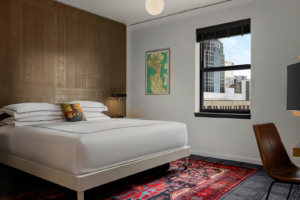 Read more about the article These nonsmoking hotel guests got charged $500 smoking fees — here’s how to avoid it