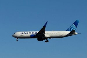 Read more about the article No headphones? United passengers could be barred from flying